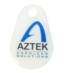 Badge blanc de la société Aztek, il arbore le logo de la société Aztek